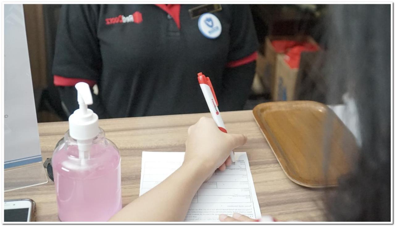 Reddoorz Plus Near Dharmawangsa Square Jakarta Extérieur photo