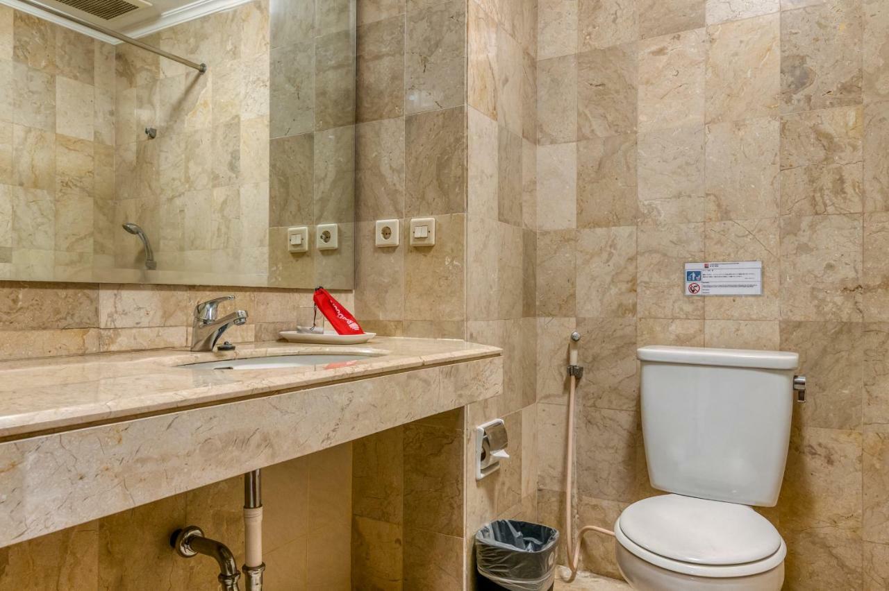 Reddoorz Plus Near Dharmawangsa Square Jakarta Extérieur photo