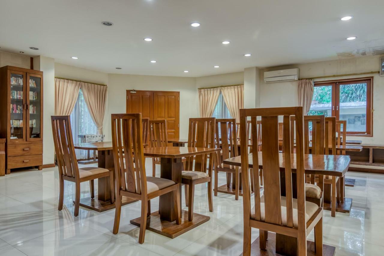 Reddoorz Plus Near Dharmawangsa Square Jakarta Extérieur photo