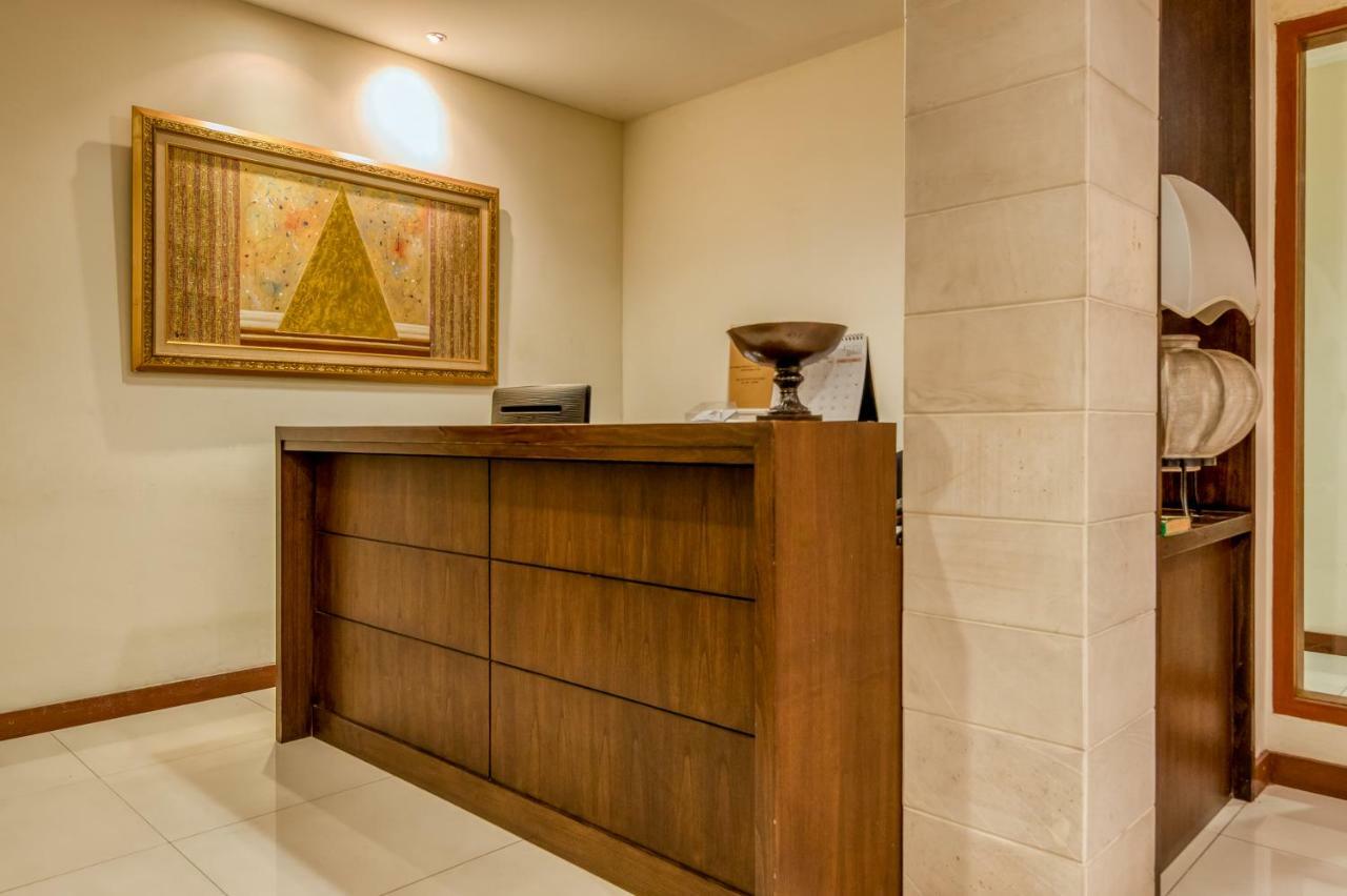 Reddoorz Plus Near Dharmawangsa Square Jakarta Extérieur photo