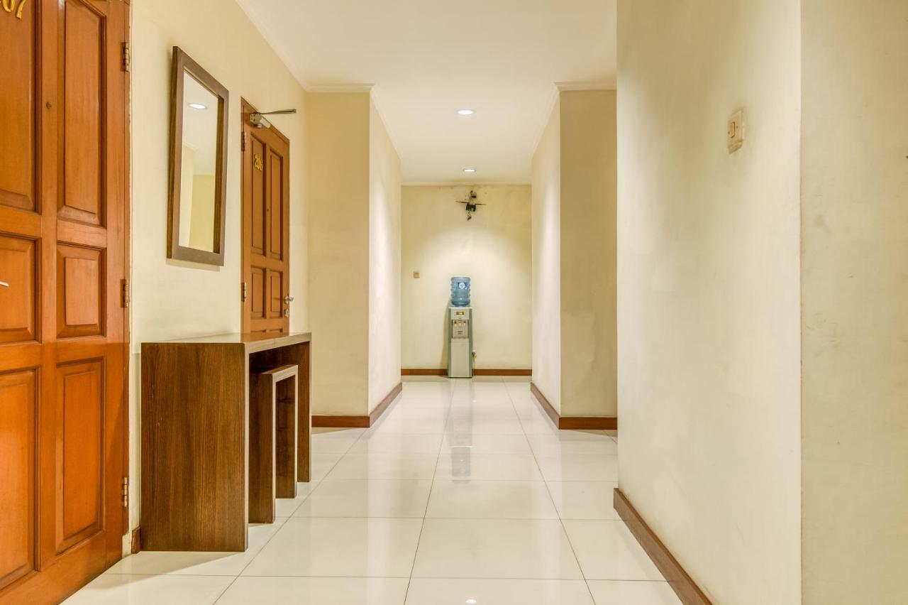Reddoorz Plus Near Dharmawangsa Square Jakarta Extérieur photo